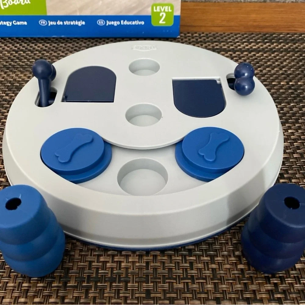 Trixie Dog Activity Flip Board - Blue and White
